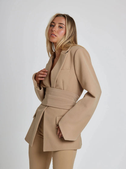 Janina | Eleganter Blazer mit Gürtel – Stilvolles Design für Jede Gelegenheit